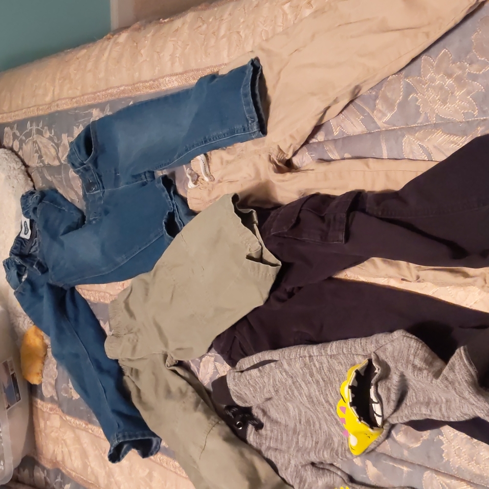 **SOLD** Boys 4T Pants
